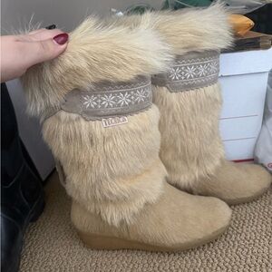 Vintage Technica - Furry Beige Winter Boots